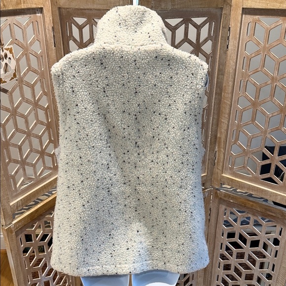 T by Talbots Cozy Off White Sherpa Vest with Funfetti Pattern Side Medium - Picture 6 of 8